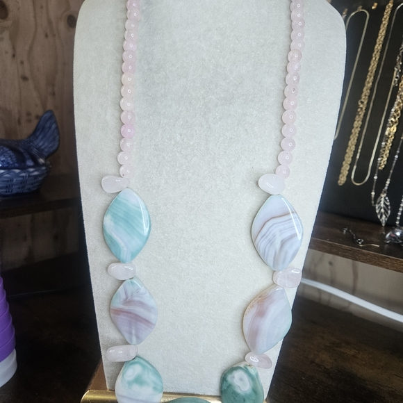 Jewelry - Elegant Pink and Green Beaded Necklace